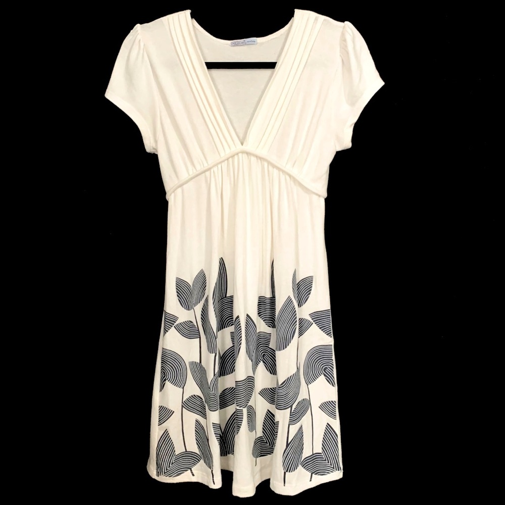 Monteau Leaf Pattern V-Neck Sweater Dress